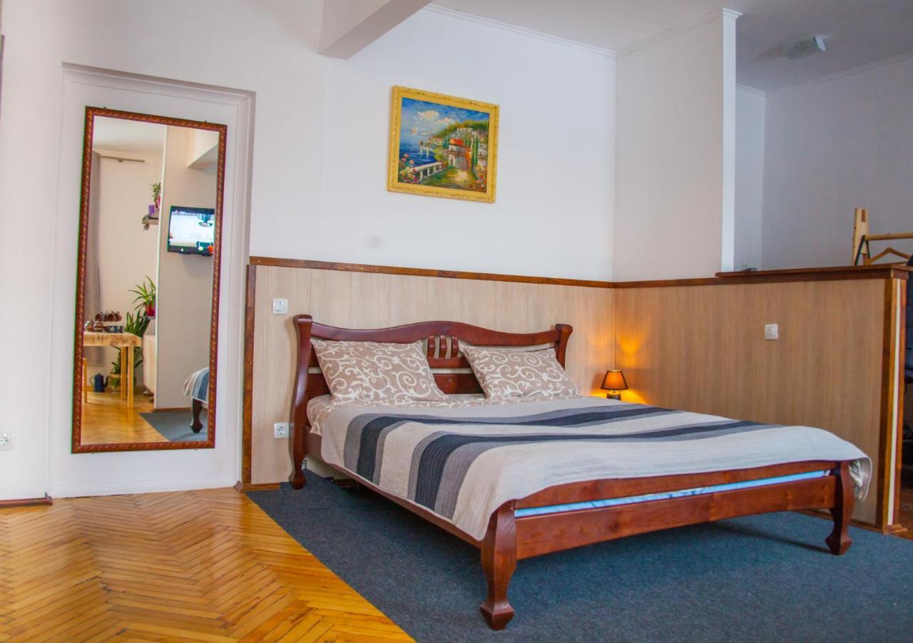 Art Apartment Ternopil Exterior photo