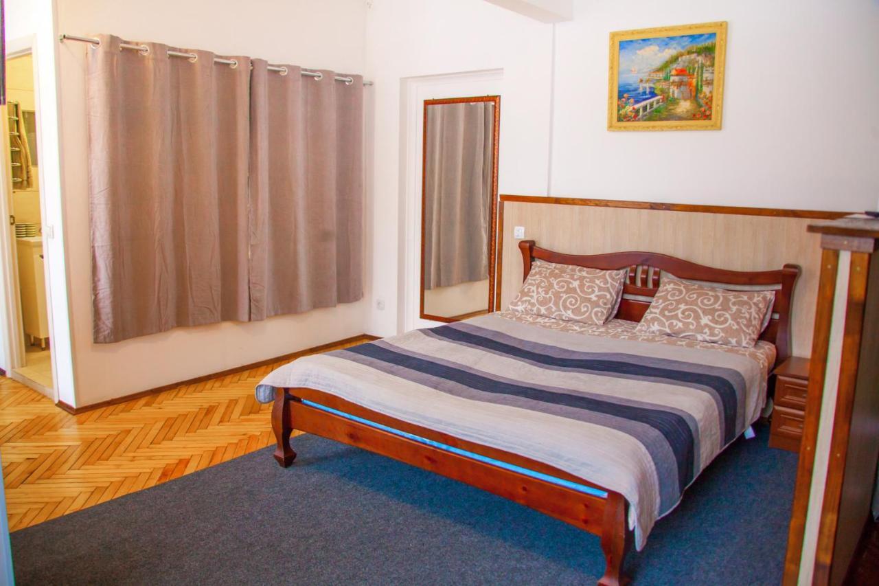 Art Apartment Ternopil Exterior photo